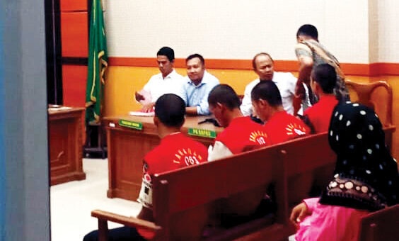 LBH GP Ansor PW Sumbar Sebut Tersangka Kekerasan Anak Harus Dihukum Maksimal 1 JALANI PERSIDANGAN— LBH GP Ansor PW Sumbar ikut mendampingi keluarga korban kekerasan anak di persidangan terhadap ABH di ruang sidang anak PN Padang, Selasa (7/10).