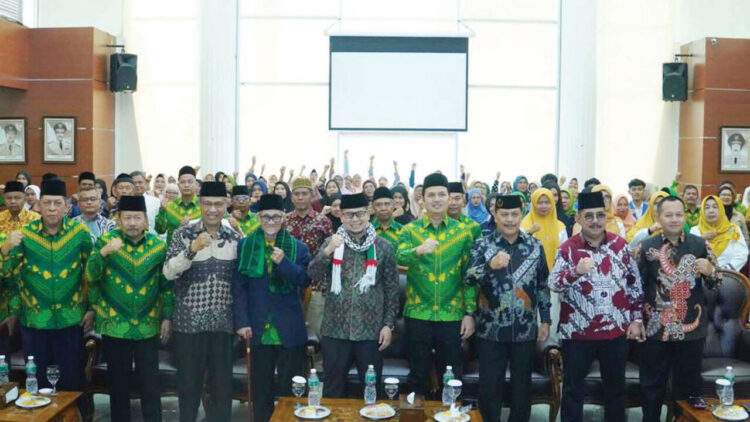 Syarikat Islam Rayakan Milad ke-120 di Bukittinggi, Gaungkan Semangat “Ekonomi Kuat, Rakyat Berdaulat” 1 TASYAKUR MILAD— Syarikat Islam mengadakan tasyakuran milad ke-120 yang digelar di Aula Balai Kota Bukittinggi, Minggu (12/10).