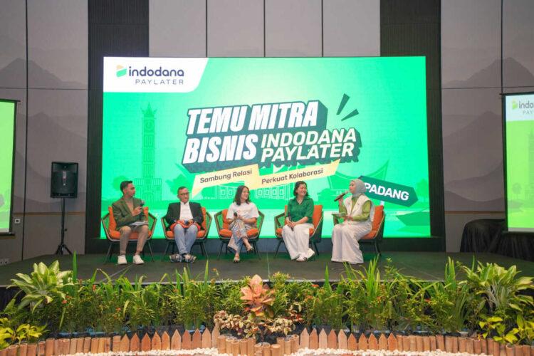 TEMU MITRA BISNIS— Indodana PayLater sebagai layanan Buy Now, Pay Later (BNPL) yang telah berizin dan diawasi Otoritas Jasa Keuangan (OJK), menggelar Temu Mitra Bisnis di Kota Padang, Kamis (16/10). Indodana PayLatter mendukung pengusaha lokal termasuk UMKM sebagai salah satu tulang punggung penggerak ekonomi di Sumbar, dan mereka perlu dukungan nyata untuk tetap relevan di era digital.