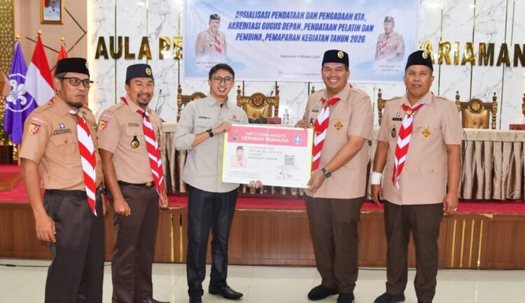SOSIALISASI PROGRAM KERJA— Wali Kota Pariaman Yota Balad, selaku Ketua Majelis Pembimbing Cabang (Kamabicab) Gerakan Pramuka Kota Pariaman, membuka kegiatan sosialisasi program kerja kepramukaan yang fokus pada upaya pendataan, pengadaan kartu tanda anggota (KTA).