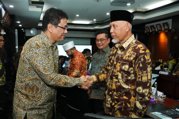 Gubernur Sumbar, Mahyeldi Ansharullah dalam pertemuan dengan Menteri Keuangan RI, Purbaya Yudhi Sadewa, bersama APPSI di Jakarta, Selasa (7/10). Foto: Ari/Biro Adpim Sumbar.