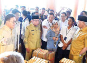 Mendag Tinjau Harga dan Pasokan Sembako di Pasar Raya, Gubernur Mahyeldi Pastikan Pasokan Aman Jelang Nataru