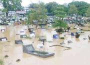 Banjir Landa TPU Tunggul Hitam, 12 Ribu Makam Terendam, Peti Mayat Muncul ke Permukaan, Warga Minta Pemko Bertindak Cepat