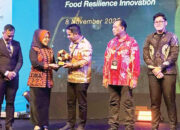 Raih Penghargaan Kategori Best Food Resilience, Wali Kota Solok Terima Anugerah Indonesia Smart Nation Awards 2025