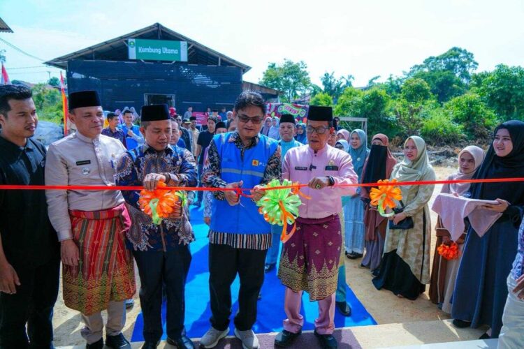 PERESMIAN—PT PLN (Persero) UIP Sumbagteng meresmikan Rumah Edukasi dan Pusat Kuliner Berkelanjutan di Kelurahan Air Putih, Kecamatan Tuah Madani, Pekanbaru.