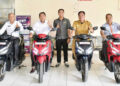 Dukung Kegiatan Pemungutan Pajak Kendaraan, Pemkab Agam Serahkan 4 Unit Sepeda Motor untuk UPTD PPD Sumbar