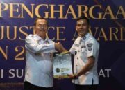 Kades Kubang Tangah Terima Peacemaker Justice Award 2025