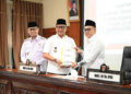 Pemko Bukittinggi Serahkan Ranperda APBD 2026 dan Perubahan Perda Pengelolaan Barang Daerah
