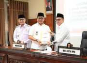 Pemko Bukittinggi Serahkan Ranperda APBD 2026 dan Perubahan Perda Pengelolaan Barang Daerah