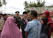 Wako Payakumbuh Bantu Rumah Kayu Milik Petani yang Terbakar