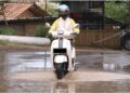 Yamaha Sumbar Bagikan Tips Berkendara saat Menerjang Genangan Air