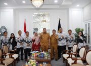 Meriahkan HUT PGRI dan Hari Guru, PGRI Kota Pariaman Gelar Gerak Jalan Santai