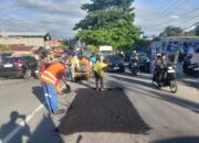 Jelang Tutup Tahun, Dinas PUPR Kebut Penambalan Jalan, Banyak Jalan Berlubang Usai Banjir