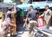 Warga Jalan Sutan Syahrir Keluhkan Papan Merek Pedagang Tutupi Akses Jalan