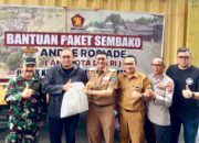 Andre Rosiade Bagikan 5.000 Paket Sembako untuk Korban Banjir Bandang Pessel
