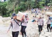 Menembus Daerah yang Terisolasi Akibat Bencana, Kapolda Sumbar Pastikan Bantuan Logistik Tersalurkan untuk Warga