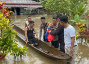 Polsek Siberut, Polres Kepulauan MentawaiBantu Masyarakat Pasca Banjir