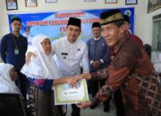 Serahkan BLT, Wabup Pasaman Tekankan Manfaatkan dengan Bijak
