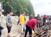 Pemkab Goro Bersihkan Kawasan DTWU Pantai Tiram