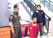 Resahkan Pengunjung Jam Gadang, Pemuda Live TikTok Tanpa Busana Diciduk Satpol PP