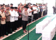 Kapolda Sumbar Pimpin Shalat dan Pemakaman Korban Galodo Palembayan