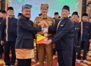 Fauzi Bahar Dt. Sati Kukuhkan Pengurus LKAAM Pessel Periode 2025 – 2030