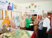 Unand Bersama Dewan Profesor Salurkan Bantuan Dana Pascabencana di SMAN 15 Padang