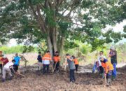 Peringati Hari Jadi Kabupaten Padang Pariaman ke-192, Bupati Pimpin Goro Bersihkan Material Lumpur