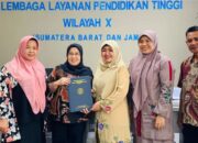 Hadiah di Awal Tahun, Rektor UIN IB Padang Terima SK Pembukaan Prodi Ilmu Aktuaria