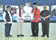 Menaker Serahkan Bantuan Rp30,3 Miliar untuk Korban Bencana Sumbar, Gubernur Mahyeldi Menilai Positif untuk Pemulihan Ekonomi