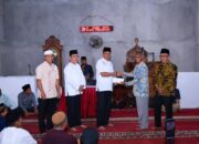 Serahkan Bantuan dan 100 Zak Semen, Zulmaeta Pastikan Dukungan Lanjutan untuk Masjid Muttahidin
