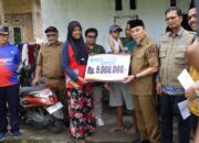Peduli Terhadap Korban Kebakaran, Wawako Serahkan Bantuan, Maigus : Semoga korban diberikan ketabahan dan kekuatan