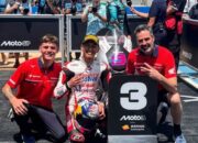 Gila! Veda Ega Bangkit dari Posisi 10, Akhirnya Kibarkan Merah Putihdi Podium Moto3 Brasil