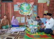 Pria Berprofesi Satpam Itu Terharu, Rumahnya di Pasar Paneh Pasaman Barat Disambangi Gubernur Sumbar
