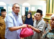 Andre Rosiade Bagikan Ratusan Paket Sembako di Salimpauang Tanah Datar