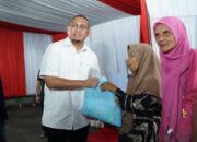 Andre Rosiade Salurkan 5.000 Paket Sembako di Dharmasraya