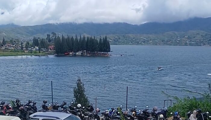Pesona Danau Diatas Tak Luntur, Empat Hari Usai Lebaran Wisatawan Masih Memadati Alahan Panjang Solok