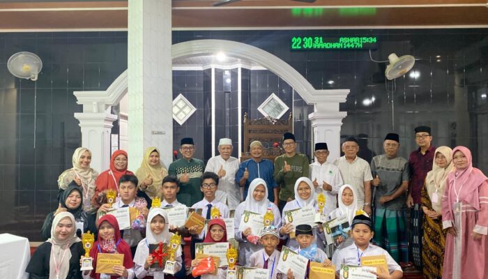 Penutupan Pesantren Ramadhan di Masjid Amal Muslimin Kompleks Wisma Indah VII Parupuk Tabing: Siap Lahirkan Remaja Islam Berkarakter