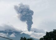 Erupsi, Gunung Marapi Muntahkan Abu Setinggi 1.600 Meter, Warga Disarankan Menyiapkan Masker