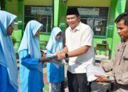 Wako Pariaman Serahkan Bantuan Sembako untuk Pelajar Kurang Mampu
