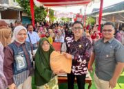 Andre Rosiade Bagikan 500 Paket Sembako di Jati, Warga Antusias