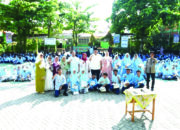 OSIS SMPN 2 Pariaman Berbagi 116 Paket Sembako Saat Penutupan Pesantren Ramadhan