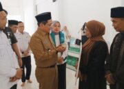 Bupati Padangpariaman Serahkan Zakat dari Baznas