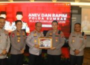 Juara 1 Pelayanan Inovatif, Kapolda Sumbar Beri Penghargaan kepada Kapolres Sijunjung