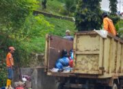 Tetap Semangat di Bulan Puasa, Petugas DKPPLH Sawahlunto Pastikan Kota Bersih Sejak Pagi Buta