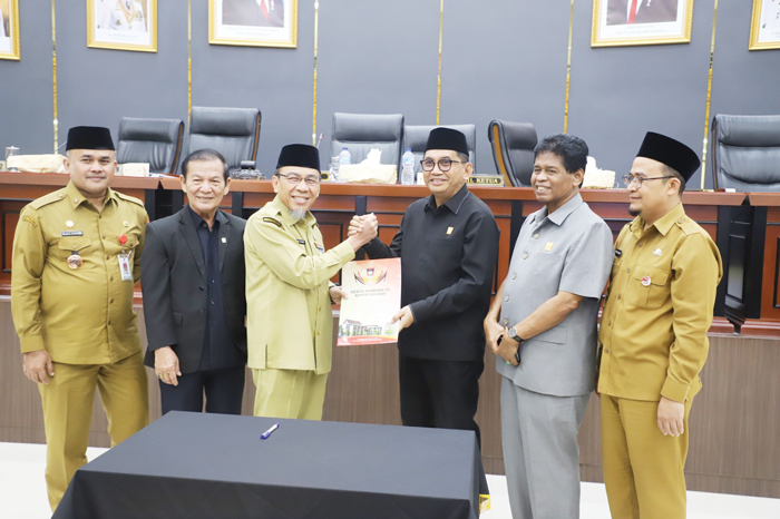 Rapat Paripurna Penyampaian Pendapat Akhir Fraksi, DPRD Kota Padang Sepakati Pencabutan Perda Nomor 5 Tahun 2003