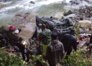 Ngeri! Mobil Travel Terjun ke Jurang Malibou Anai, Sopir dan 6 Penumpang Terluka, Diduga Gegara Hilang Kendali
