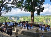 Sarapan Pagi di Atas Ngarai Sianok, Menpar Nikmati Pesona Alam Bukittinggi
