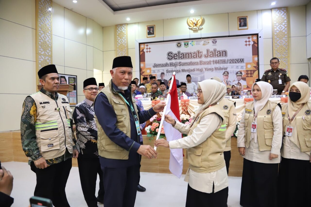 Gubernur Sumbar Lepas Jemaah Haji Kloter Pertama, Tekankan Layanan Lansia dan Perempuan Prioritas Utama
