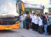 Wako Fadly Amran Lepas 386 JCH Kloter 1, “Jaga Fisik di Cuaca Panas, Doakan Kota Padang di Tanah Suci”